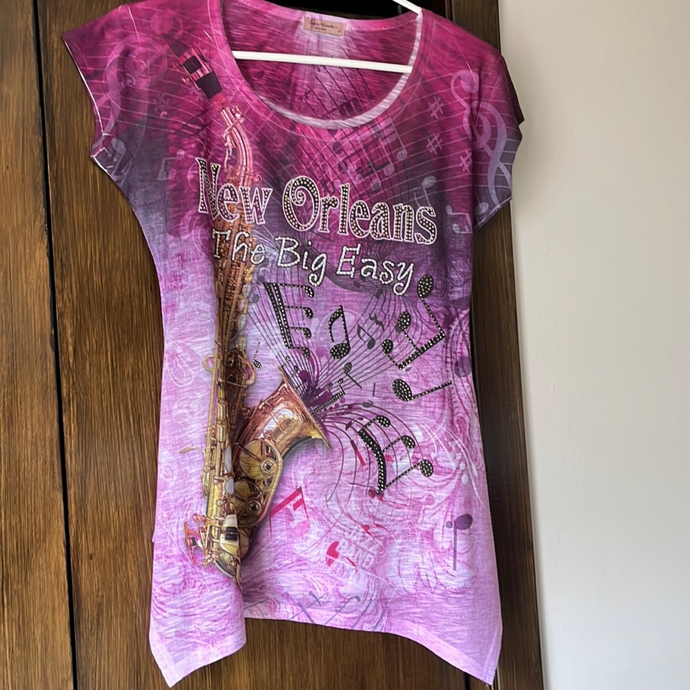 New Orleans t-shirt with diamond like accents